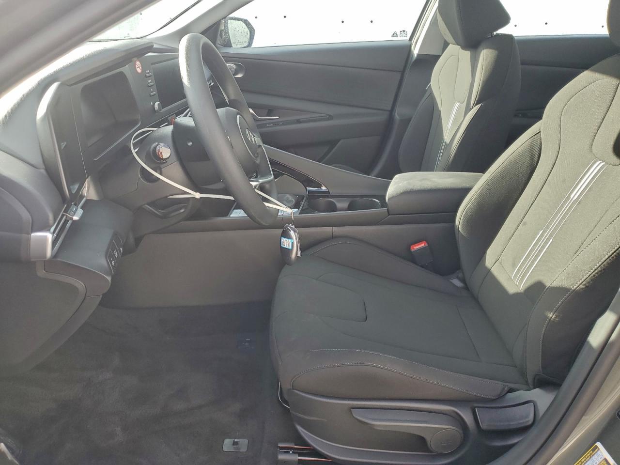 Hyundai ELANTRA Blue Image 3