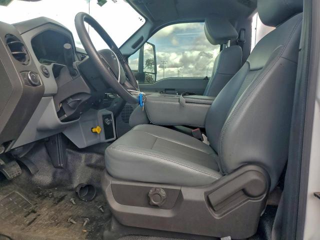 Ford F-650 Super Duty Image 12