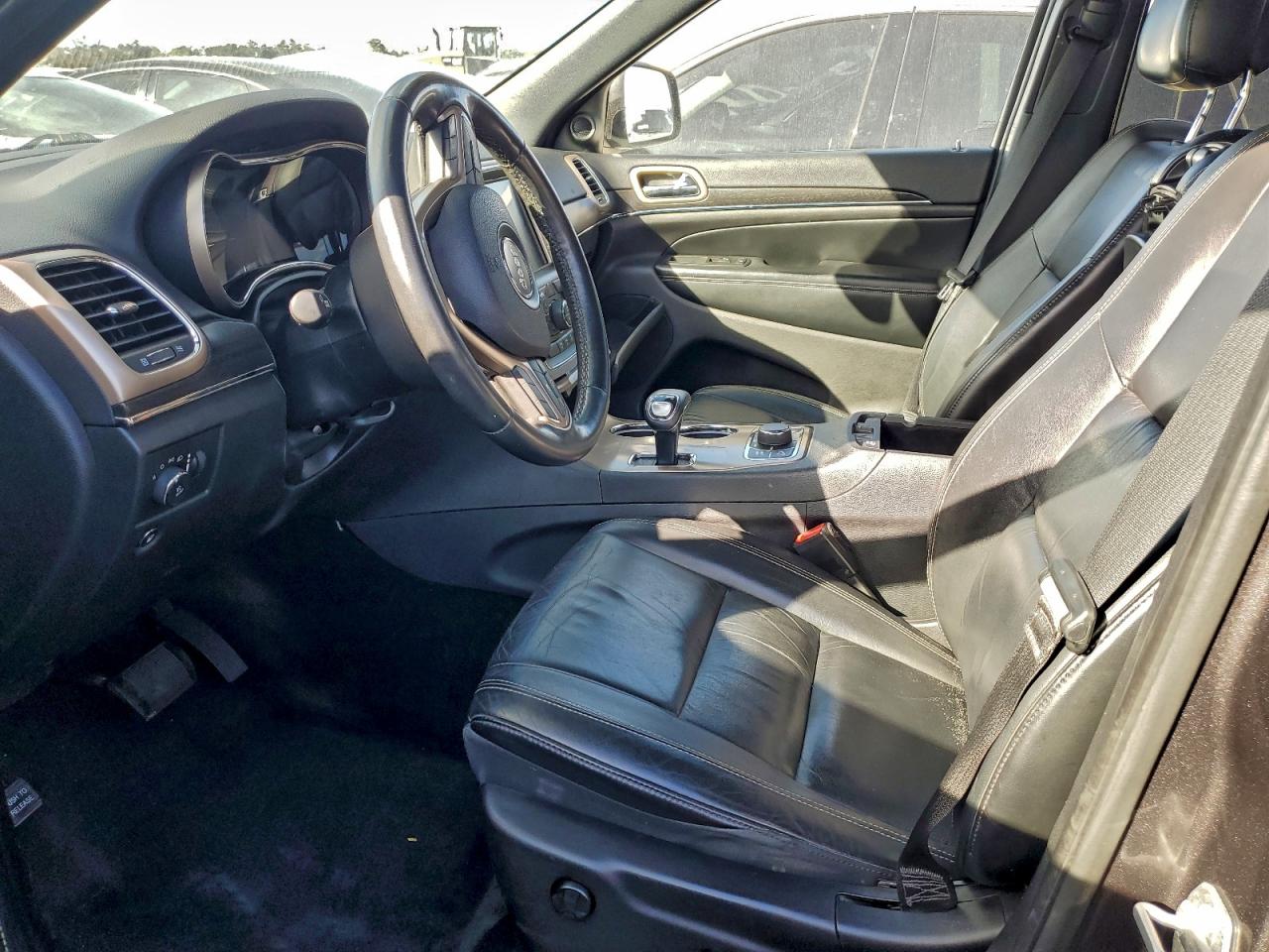 Jeep Grand Cherokee Limited Image 3