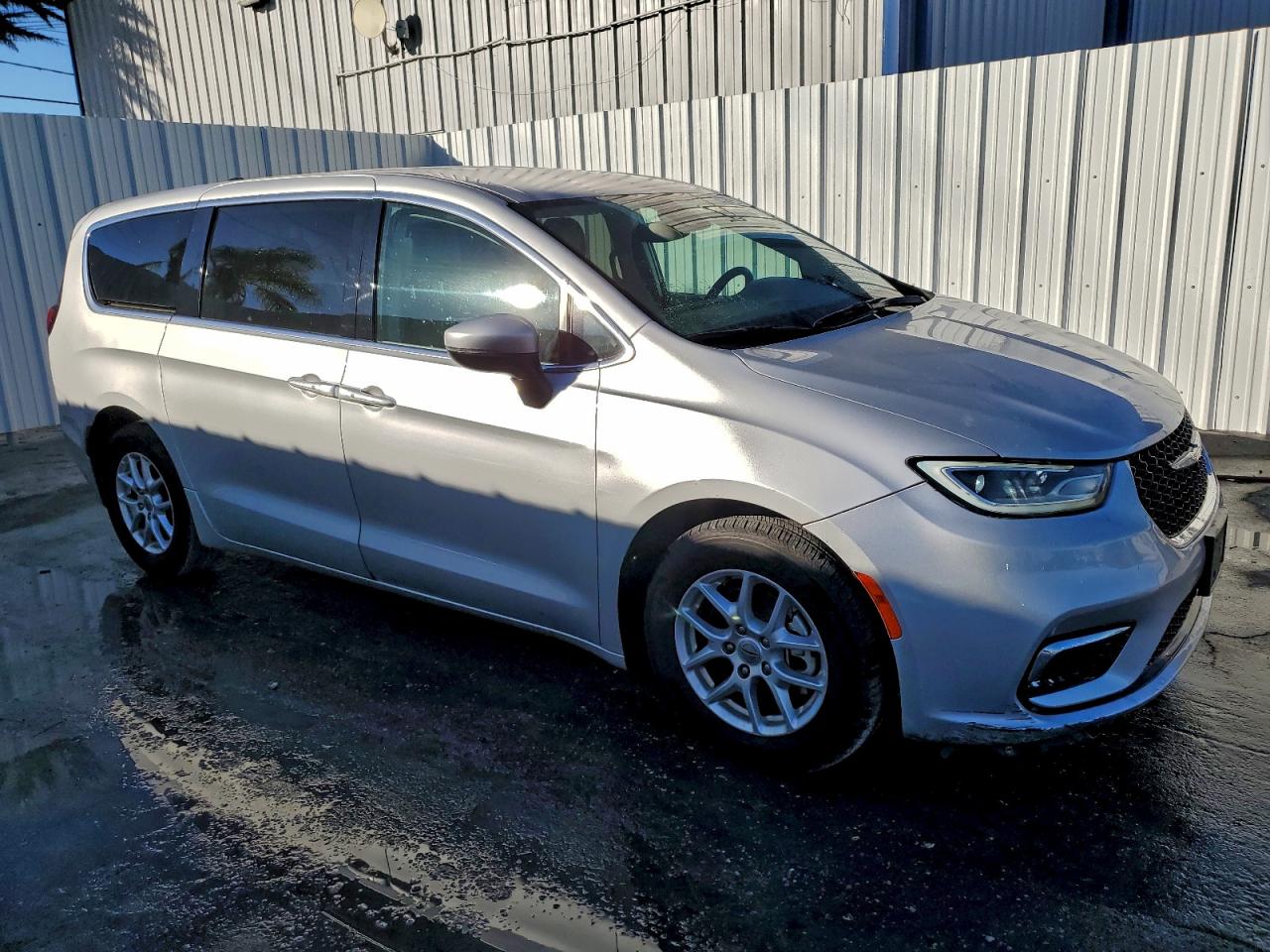 Chrysler Pacifica Touring L Image 5