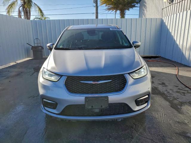 Chrysler Pacifica Touring L Image 4