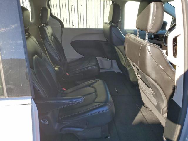 Chrysler Pacifica Touring L Image 11