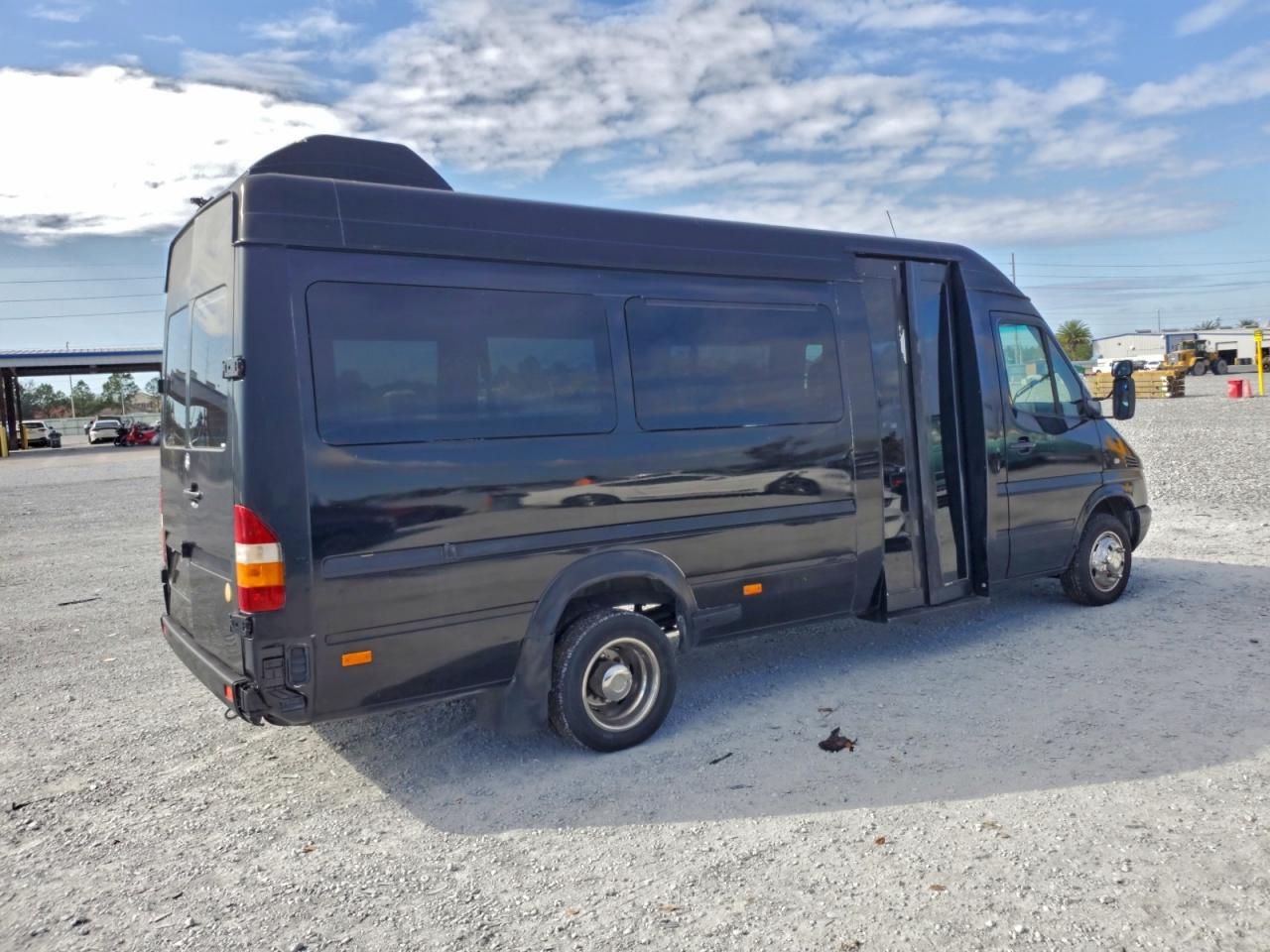 Dodge Sprinter 3500 Image 7