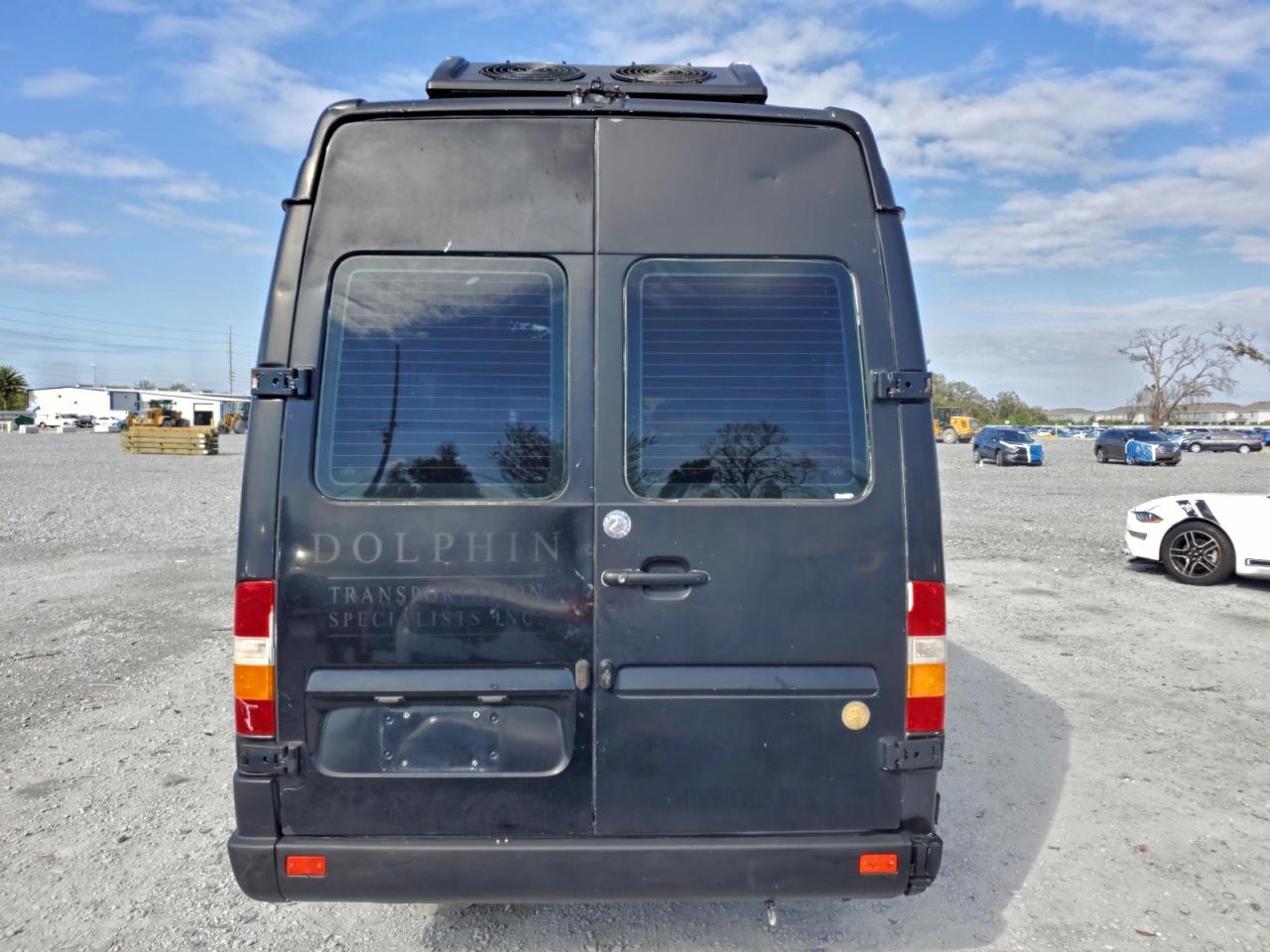 Dodge Sprinter 3500 Image 3