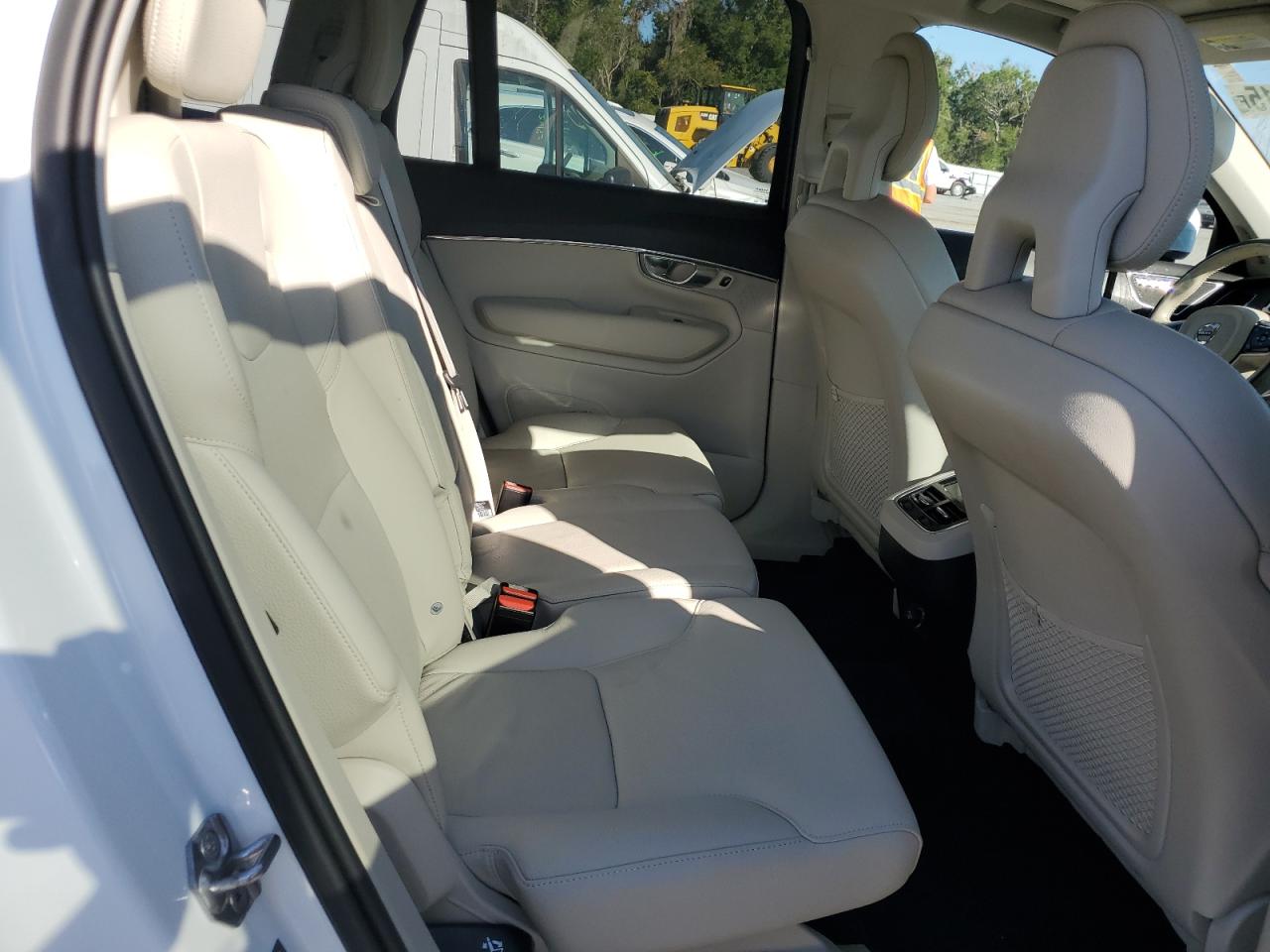 Volvo XC90 T5 Momentum Image 12