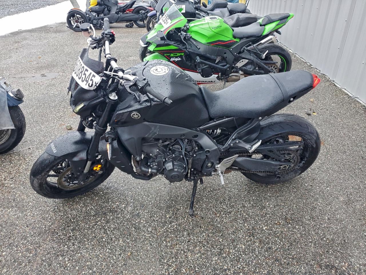 Yamaha Mt09 Image 3