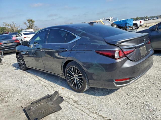 Lexus Es 300h Base Image 2