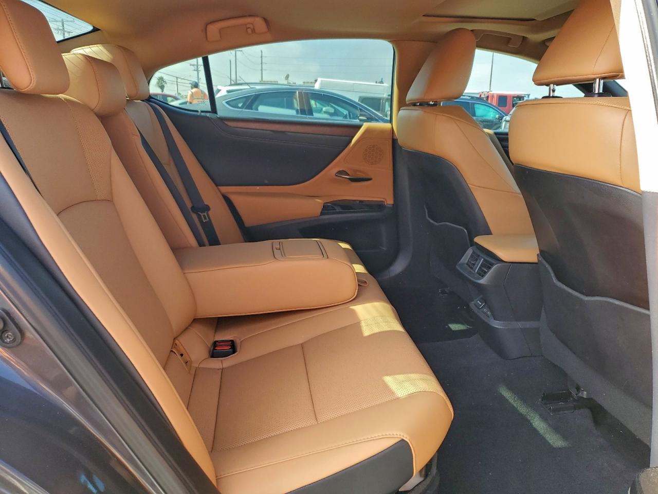 Lexus Es 300h Base Image 9