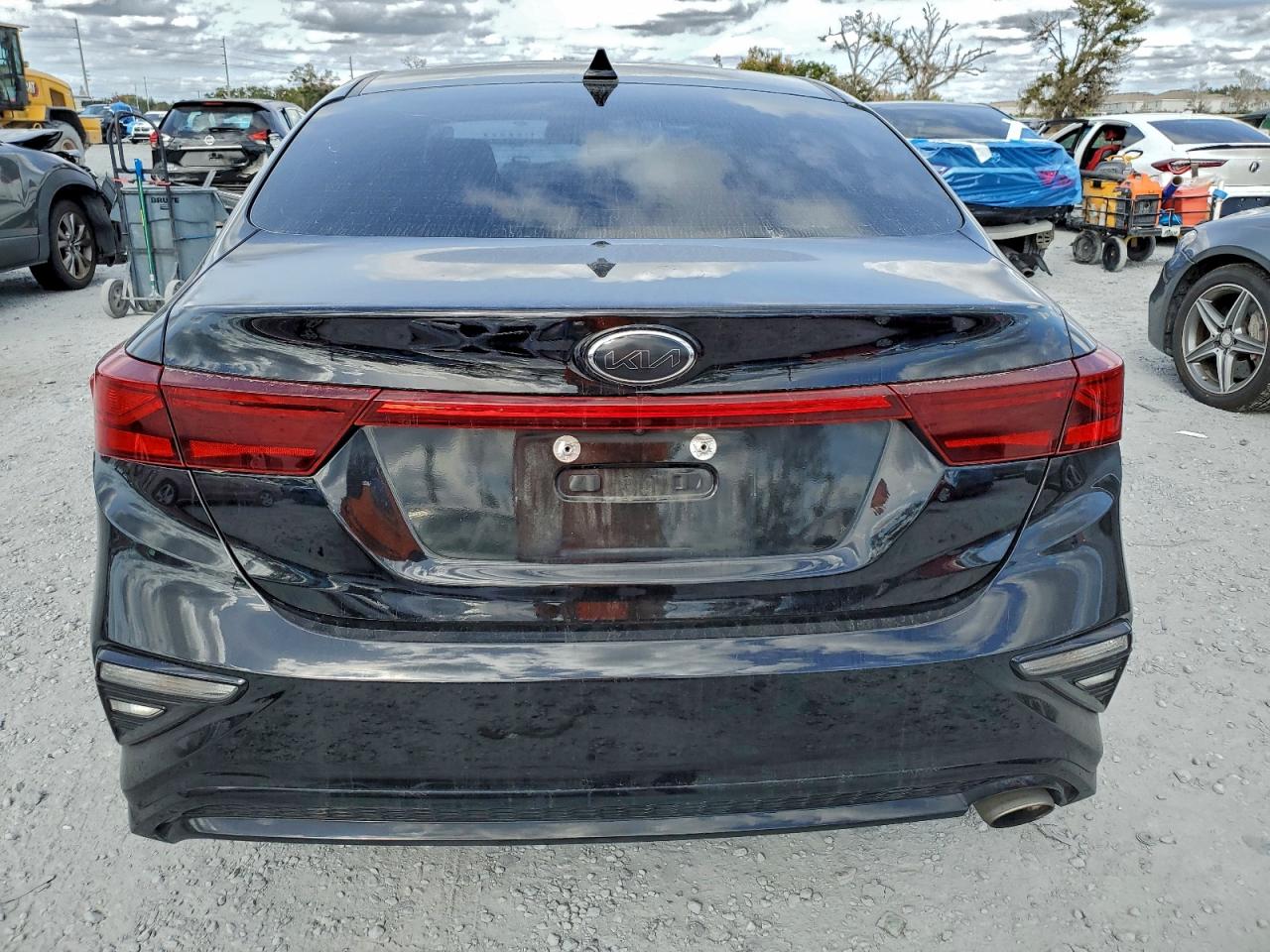 Kia Forte Fe Image 2