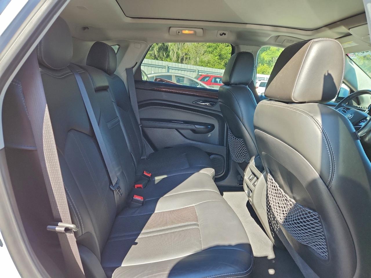 Cadillac SRX Luxury Collection Image 12