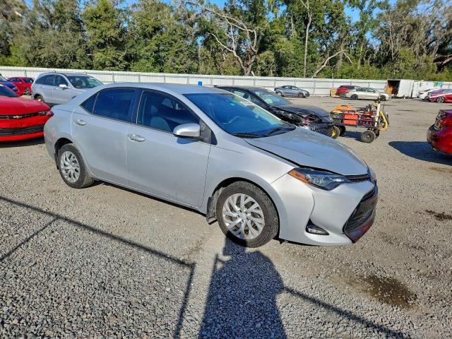 Toyota Corolla L Image 2