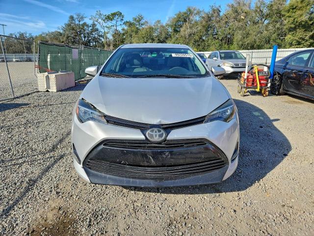 Toyota Corolla L Image 9