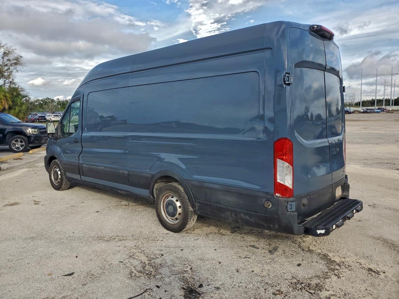 Ford Transit T-250 Image 10