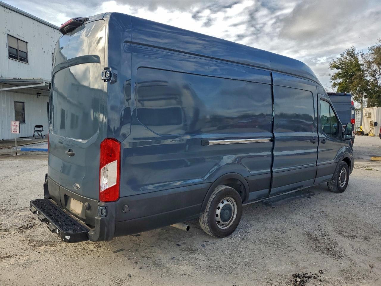 Ford Transit T-250 Image 13