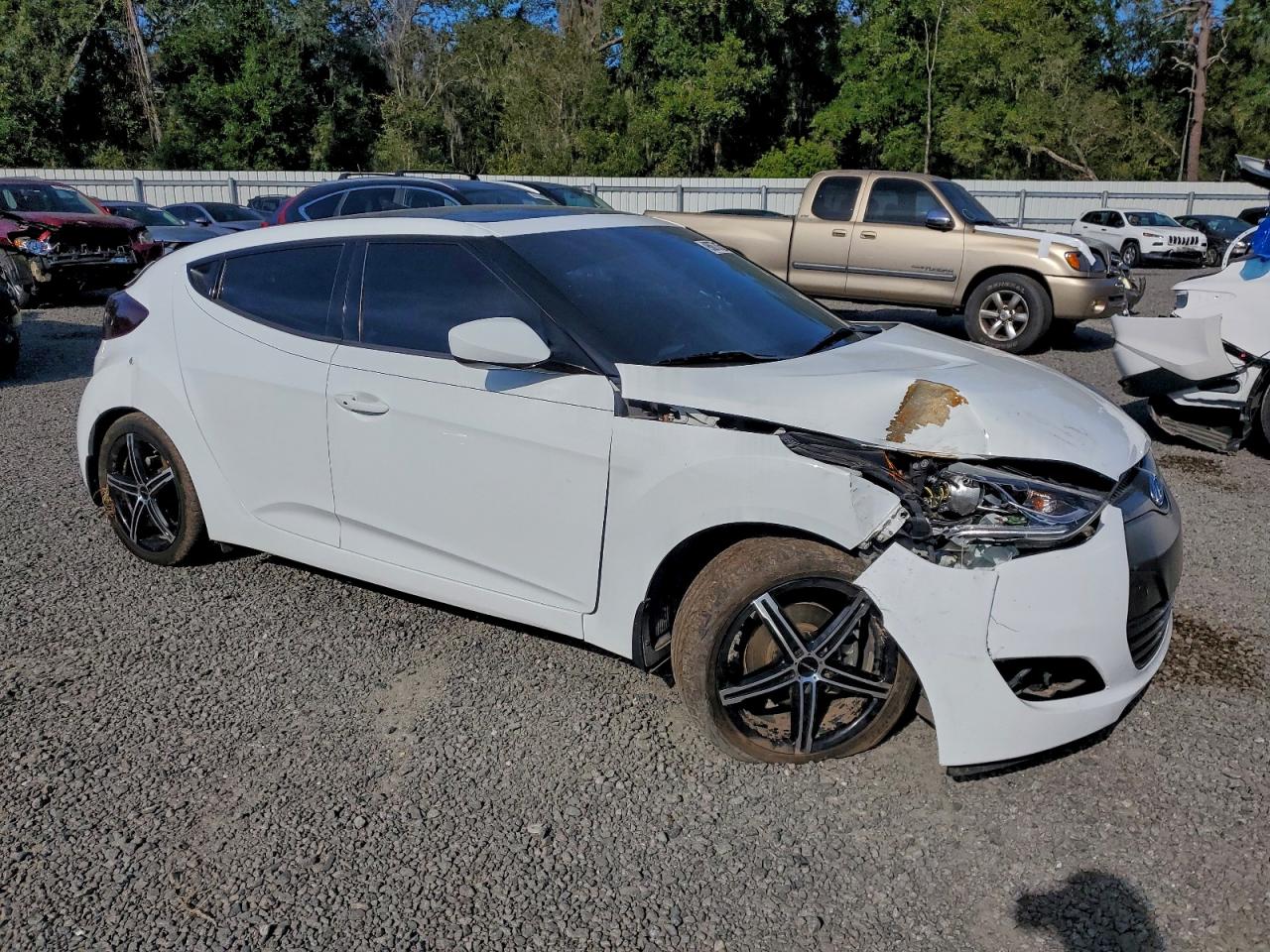 Hyundai VELOSTER Image 10