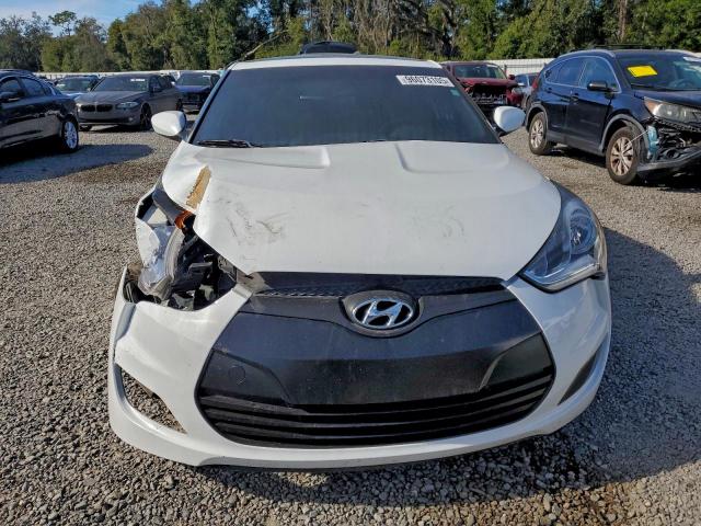Hyundai VELOSTER Image 2