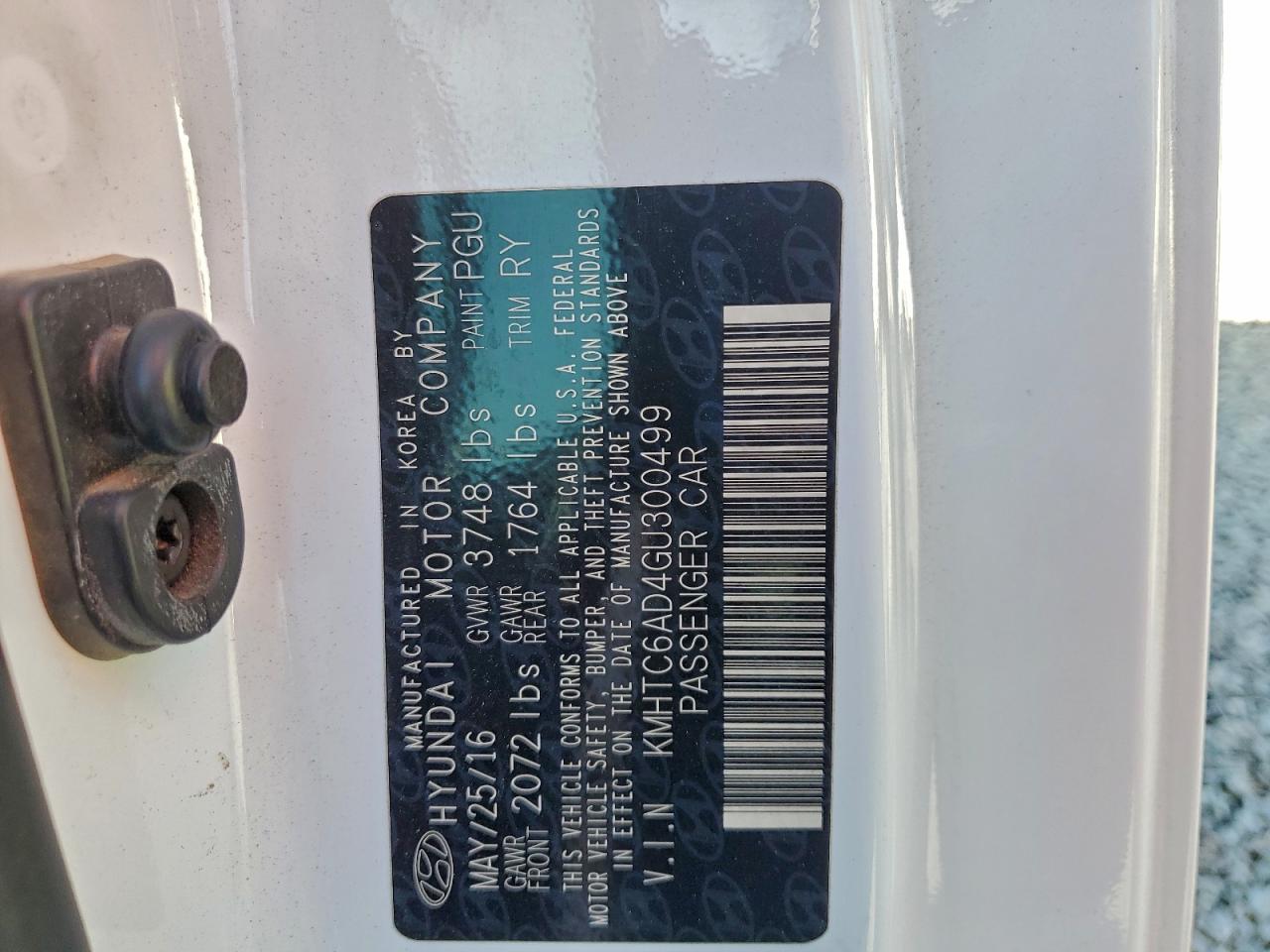 Hyundai VELOSTER Image 9