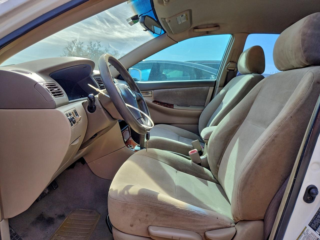 Toyota Corolla Ce Image 9