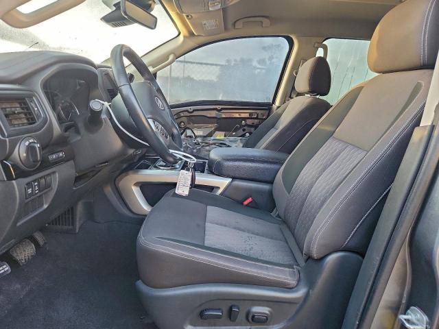 Nissan Titan Sv Image 7