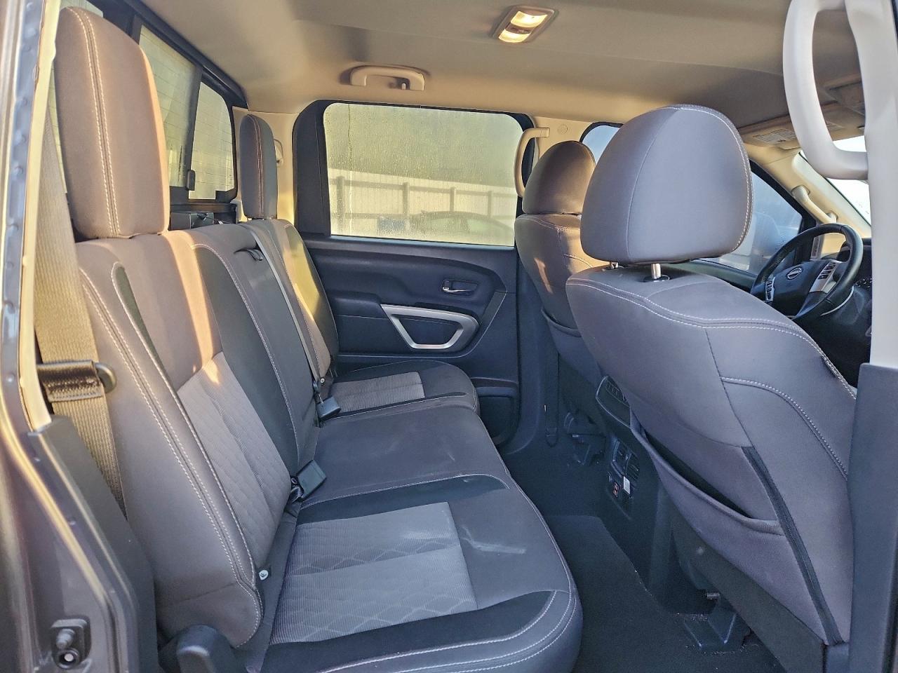 Nissan Titan Sv Image 12