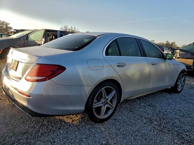 Mercedes-Benz E-Class 300 Image 5