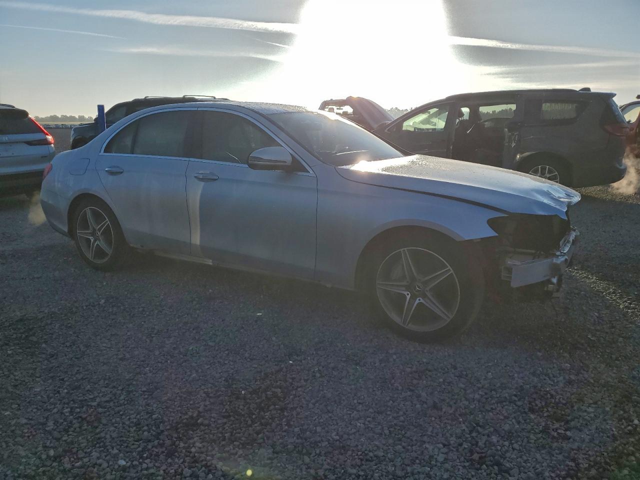 Mercedes-Benz E-Class 300 Image 6