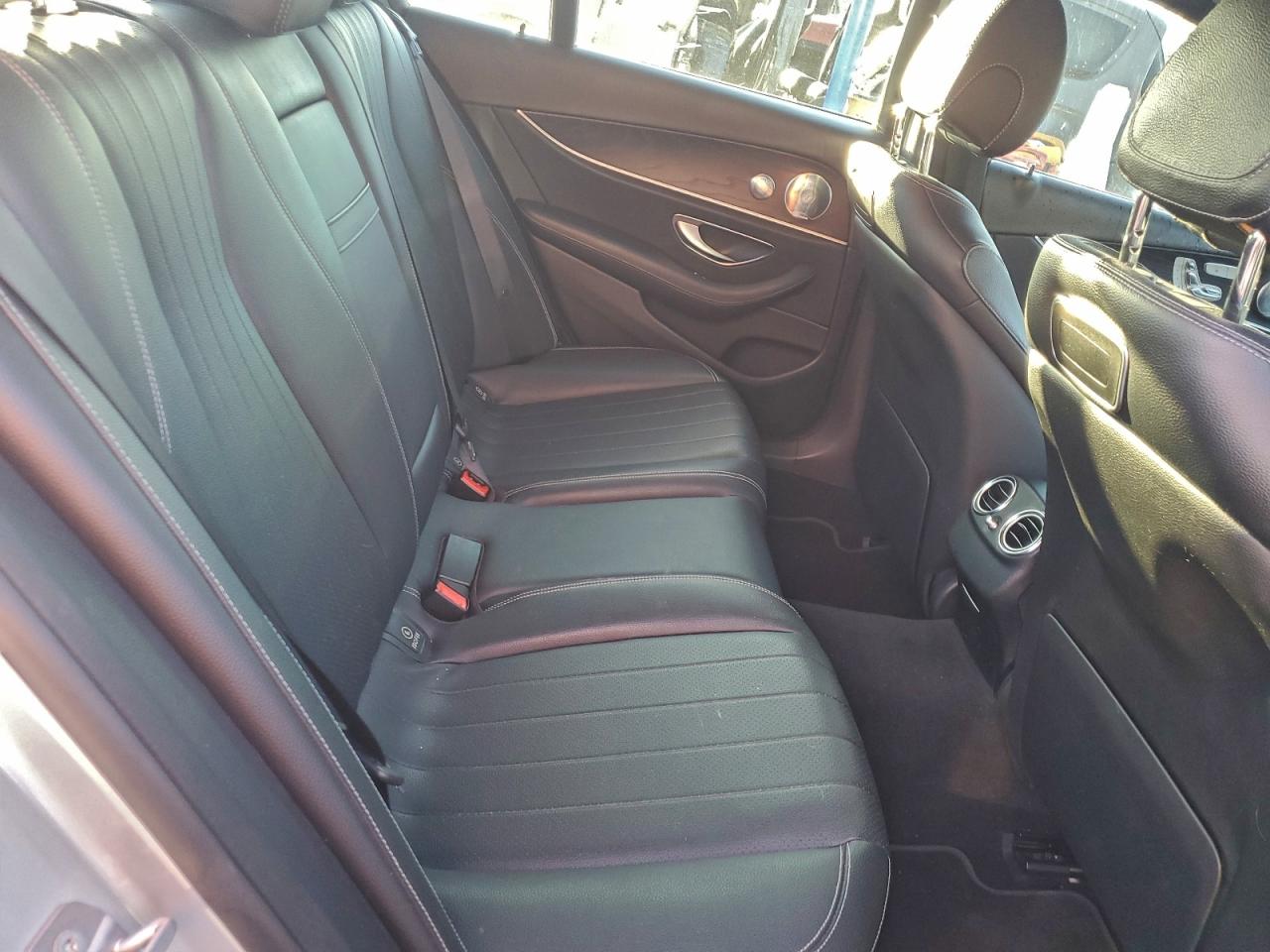 Mercedes-Benz E-Class 300 Image 8