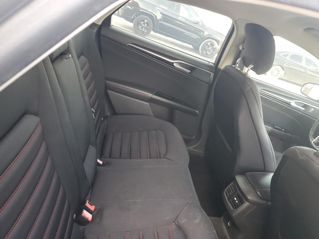 Ford Fusion Se Image 12