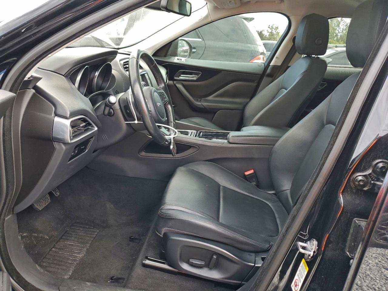 Jaguar F-PACE Premium Image 6