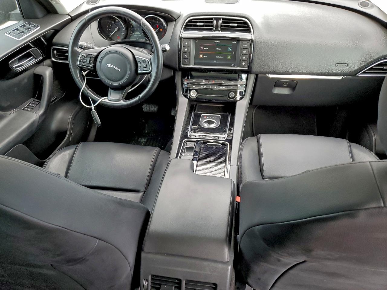 Jaguar F-PACE Premium Image 2