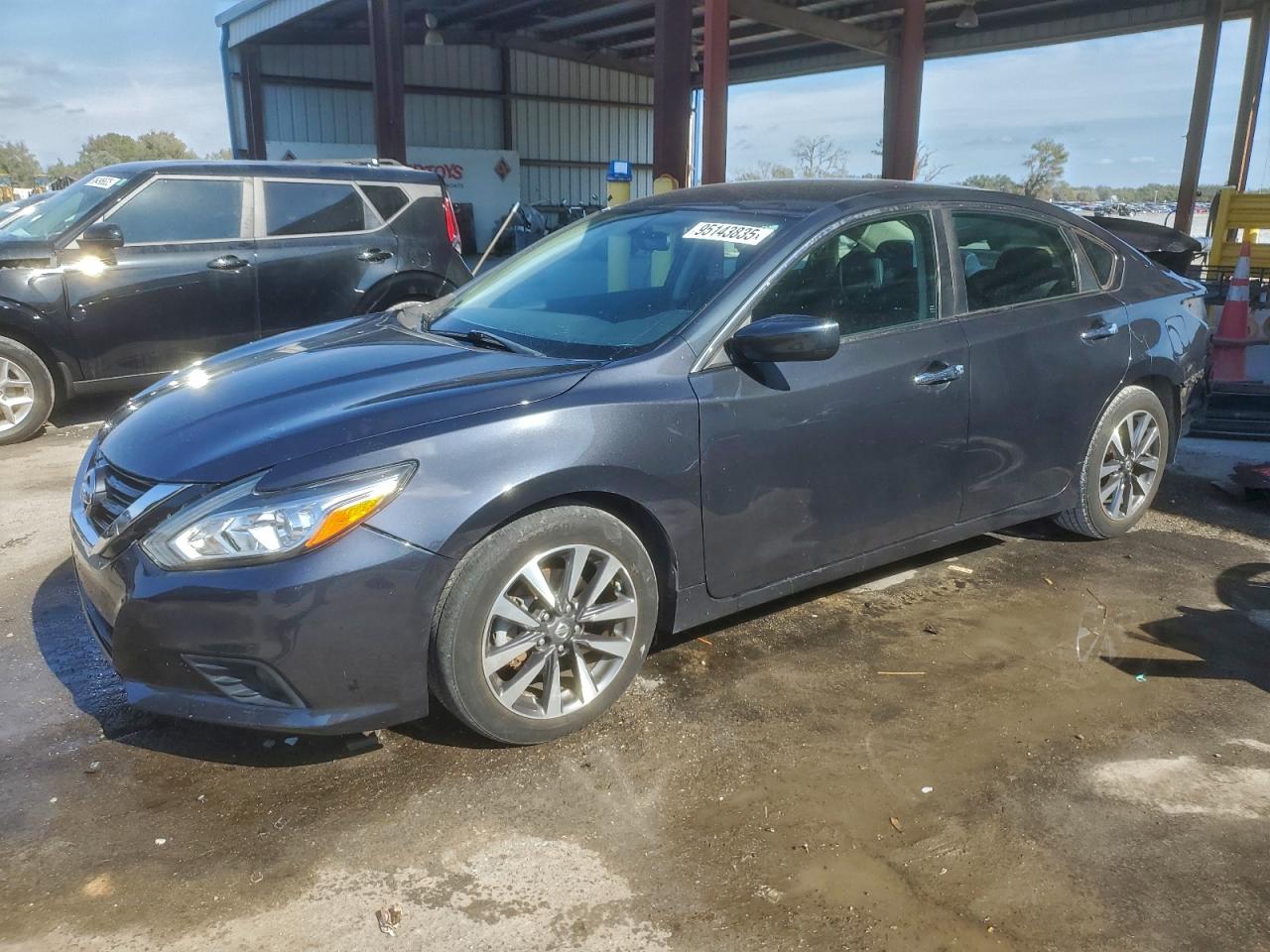 Nissan Altima 2.5 Image 1