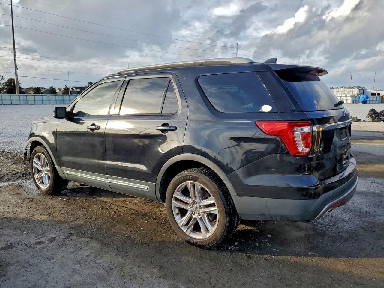Ford Explorer Xlt Image 12