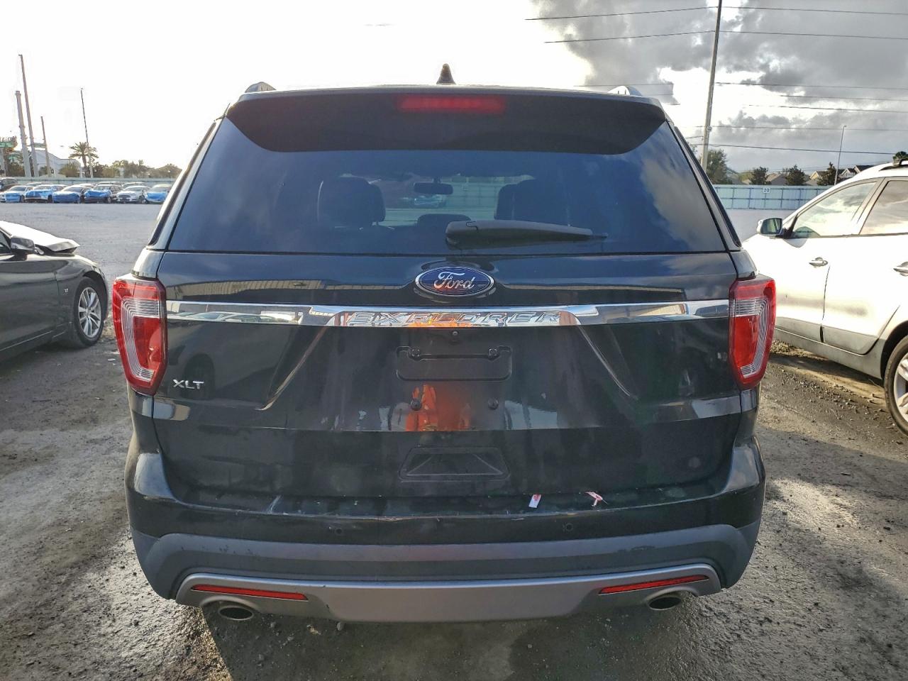 Ford Explorer Xlt Image 2