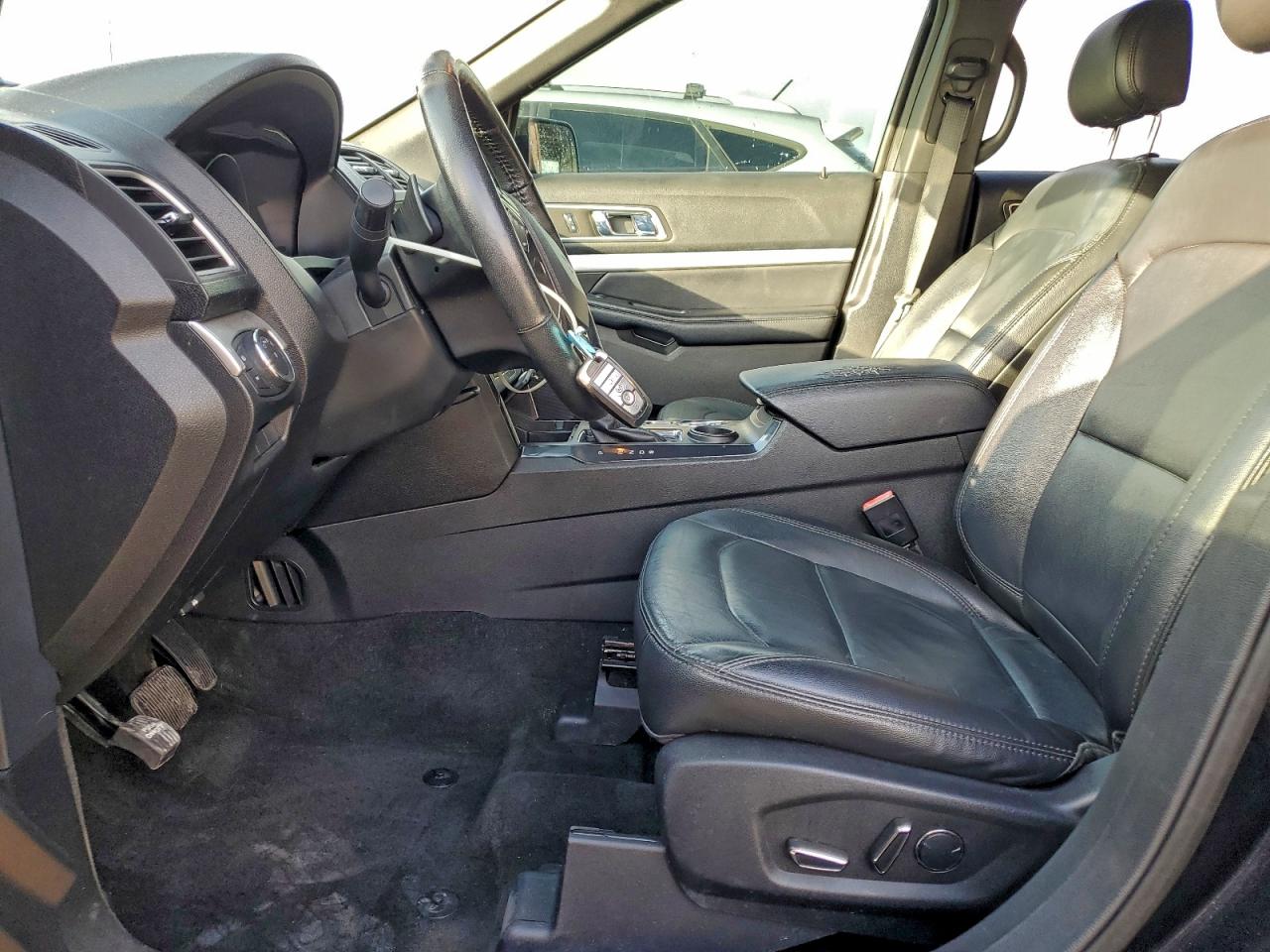 Ford Explorer Xlt Image 5