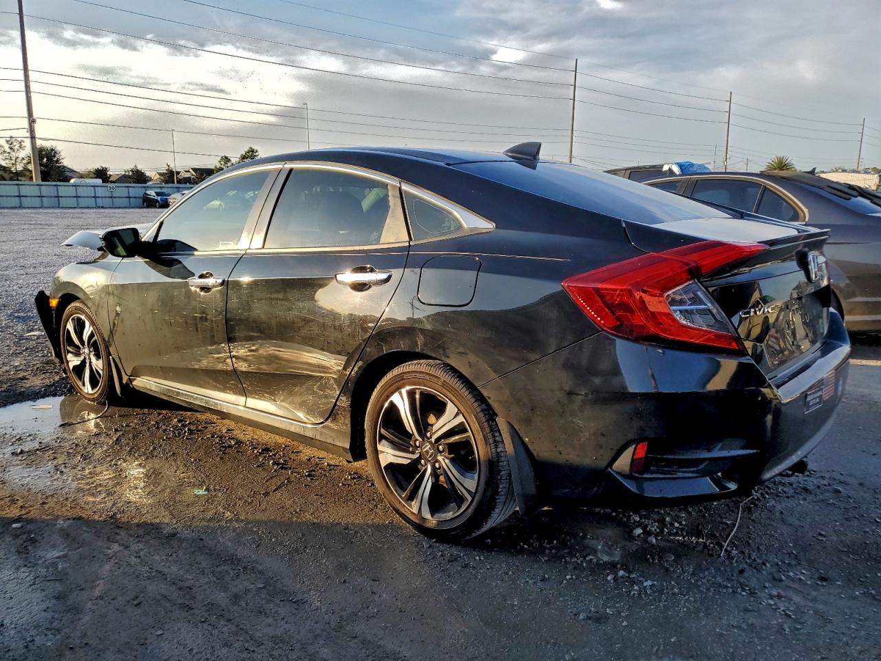 Honda Civic Touring Image 4