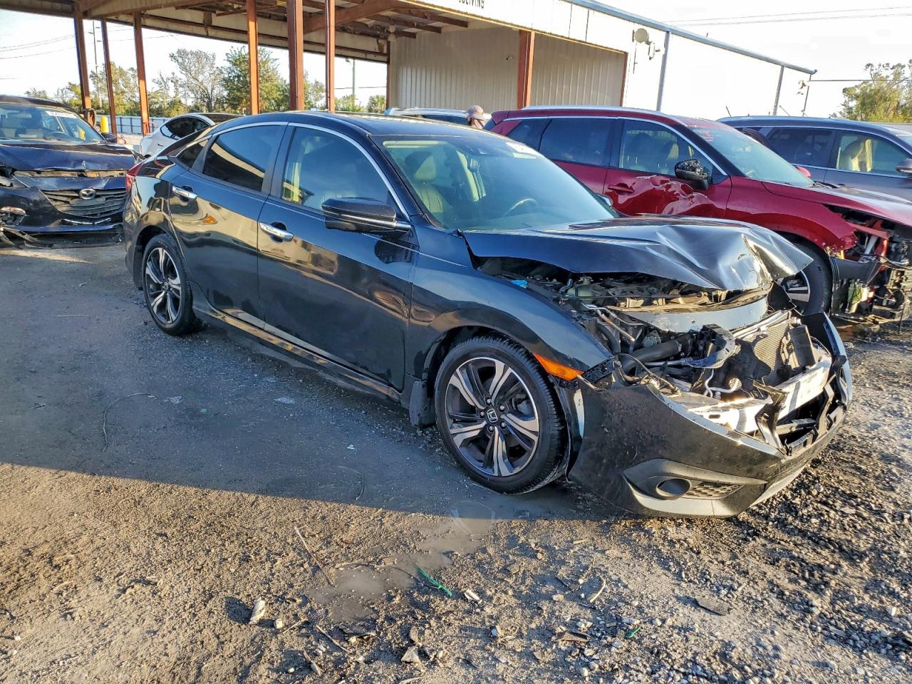 Honda Civic Touring Image 2