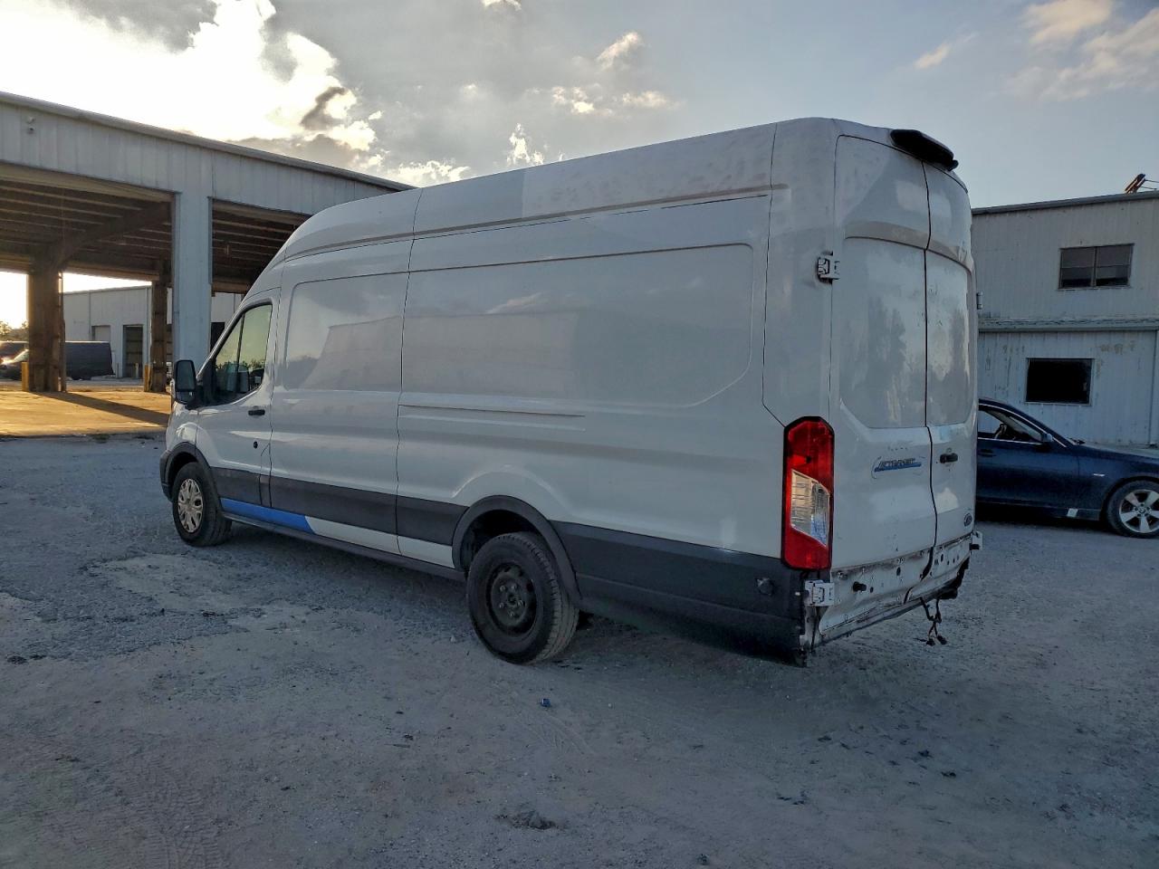 Ford Transit T-350 Image 3