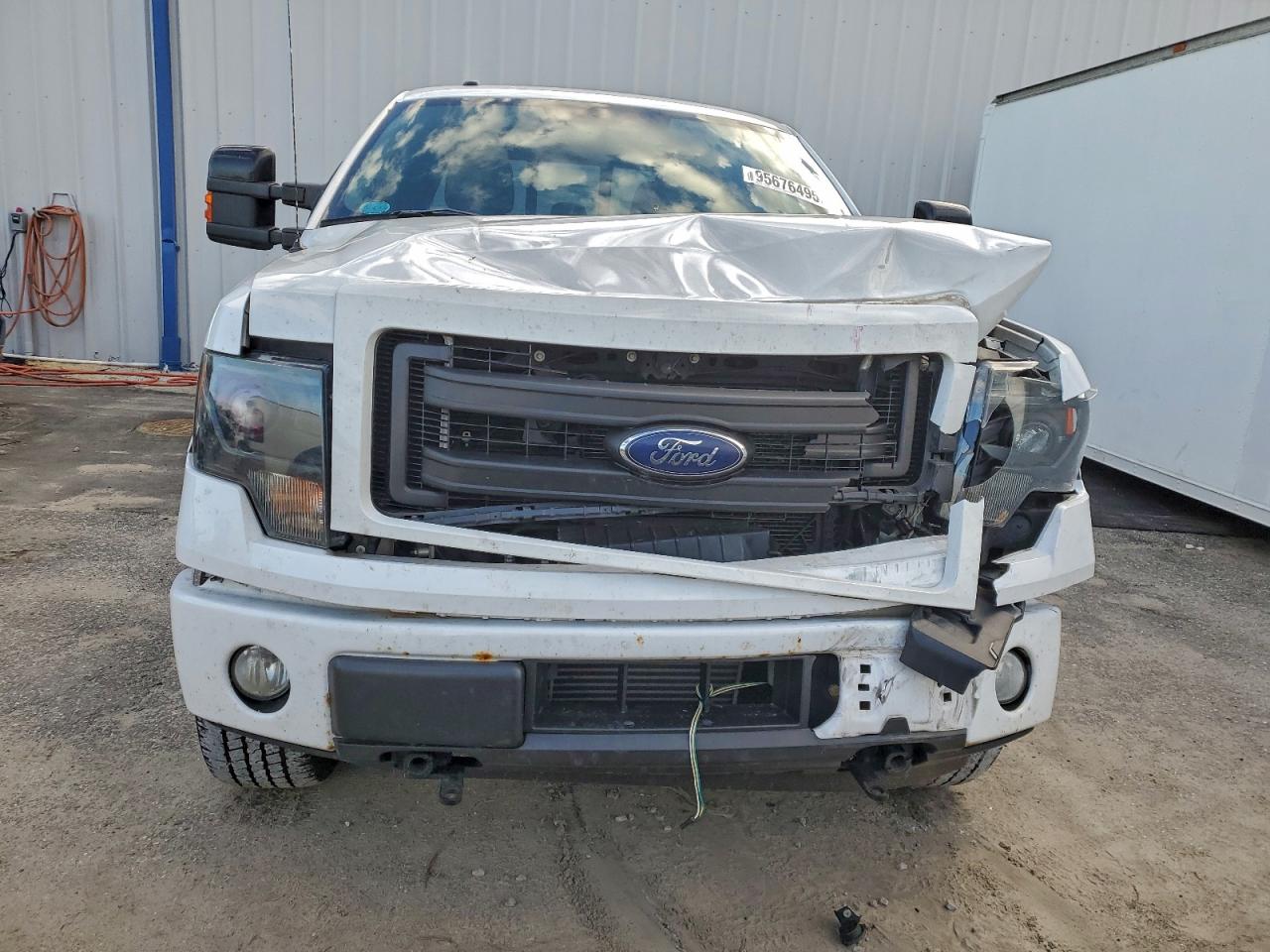 Ford F-150 Supercrew Image 4