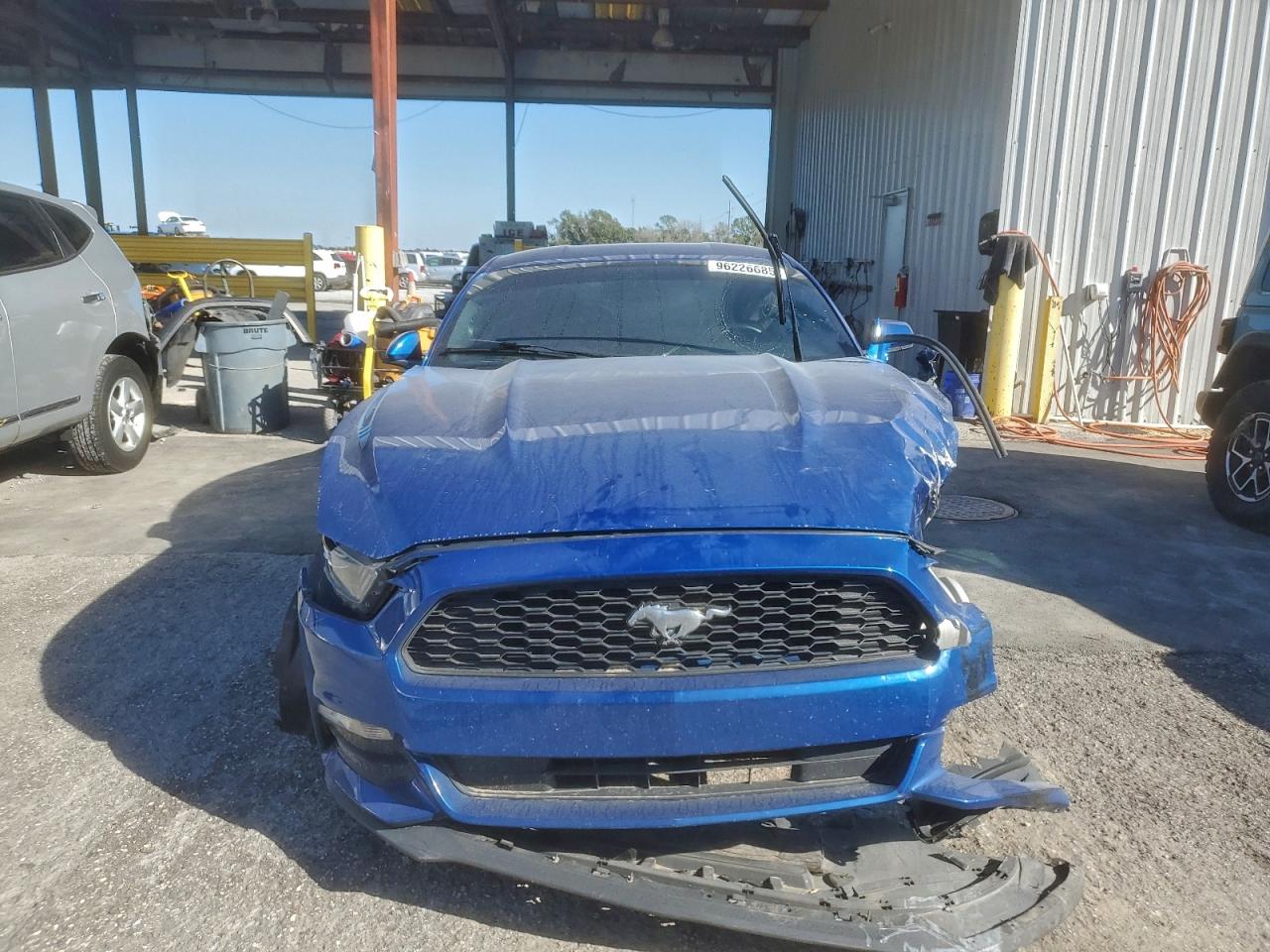 Ford Mustang Image 2