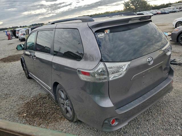Toyota Sienna Se Image 7