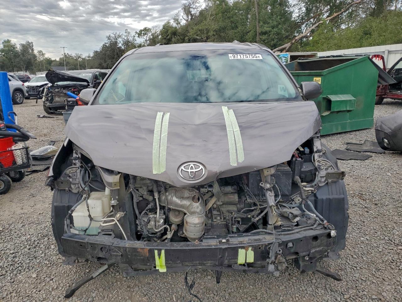Toyota Sienna Se Image 3