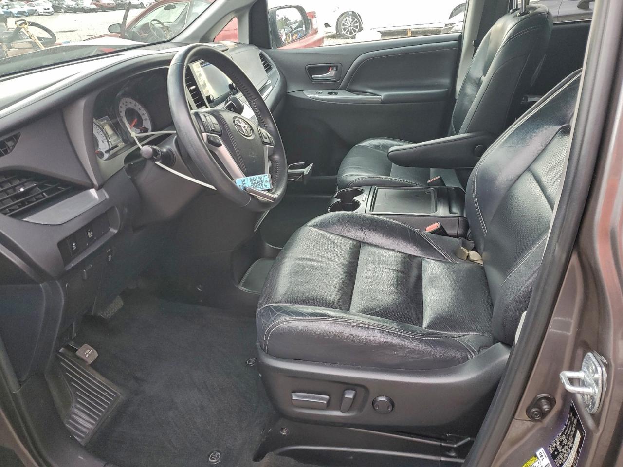 Toyota Sienna Se Image 5