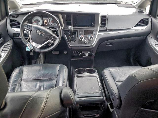 Toyota Sienna Se Image 14