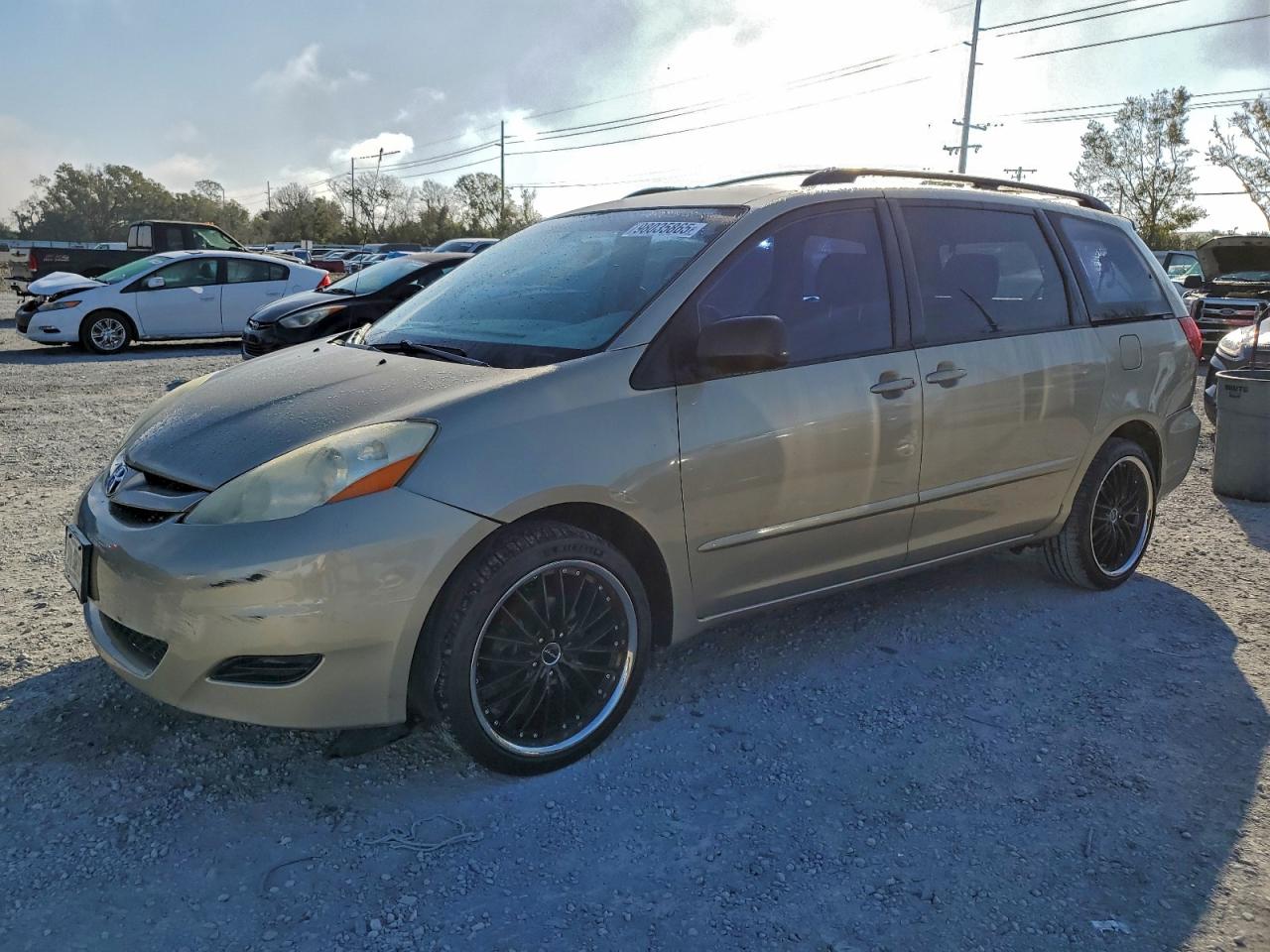 Toyota Sienna Ce Image 1