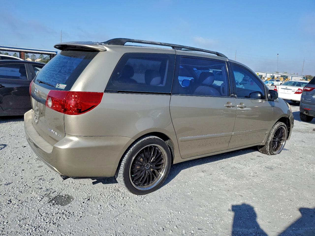 Toyota Sienna Ce Image 12