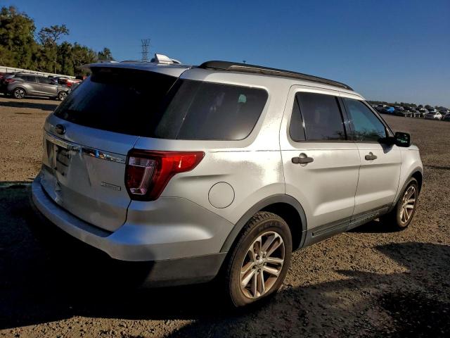 Ford Explorer Image 4