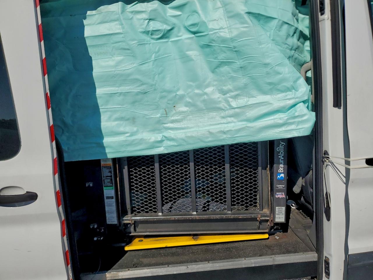 Ford Transit T-350 Image 11