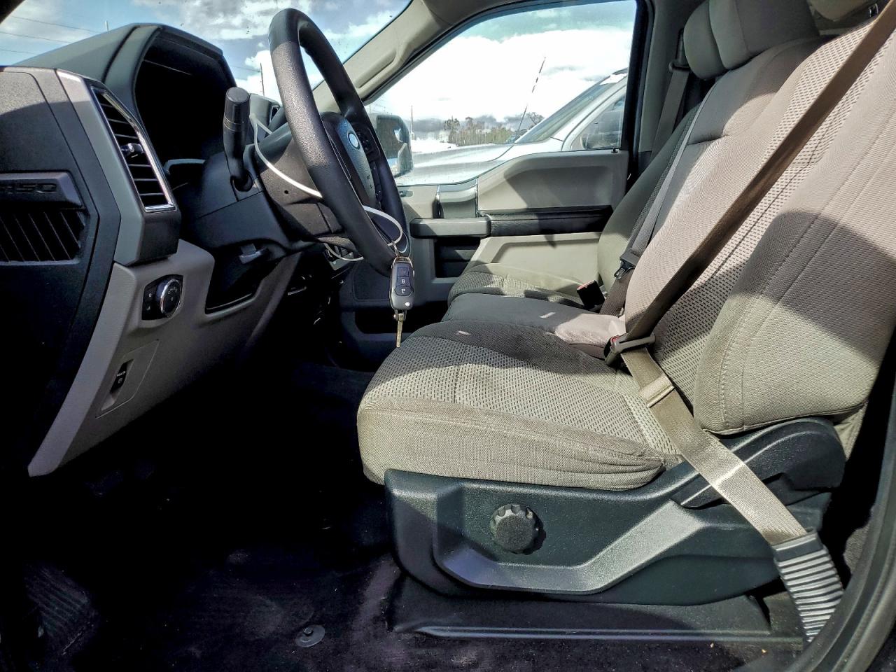 Ford F-150 Supercrew Image 6