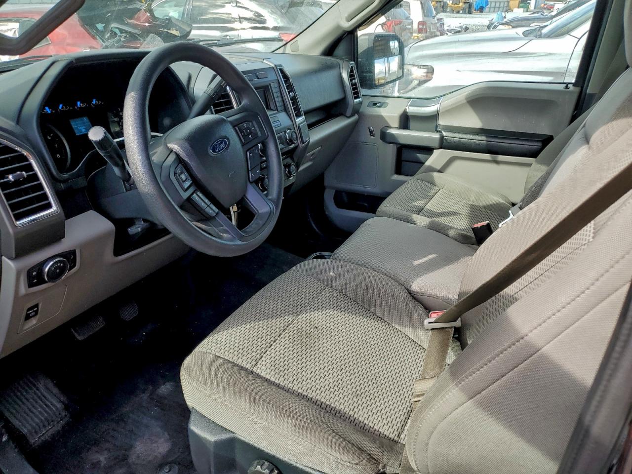 Ford F-150 Supercrew Image 11