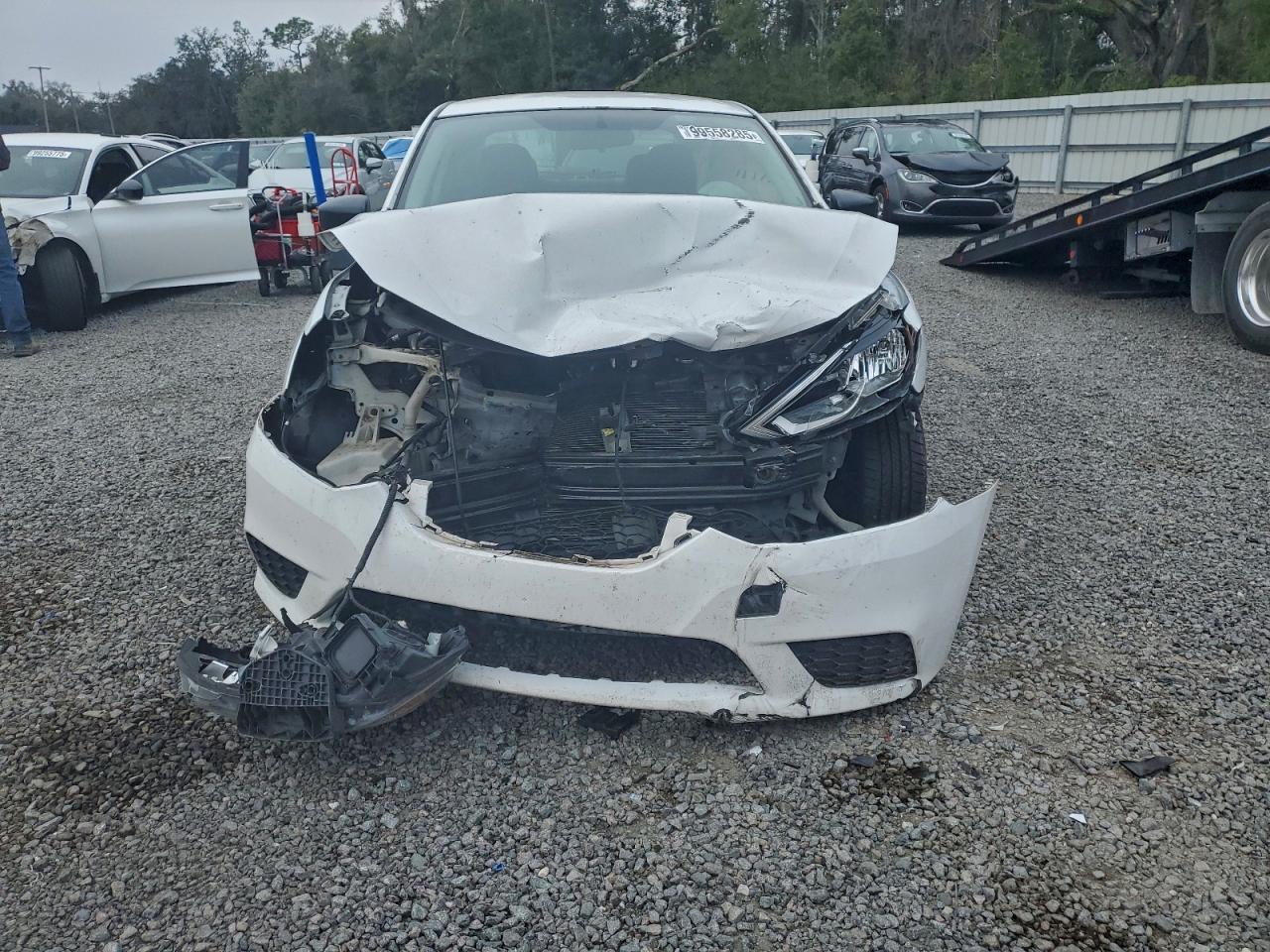 Nissan Sentra S Image 2